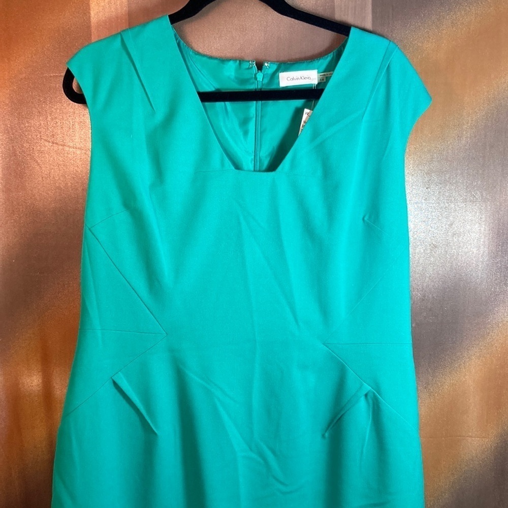 Beautiful Calvin Klein green‎ sheath dress with flattering waist tucks. Size 14